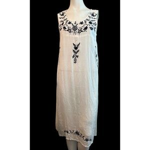 Medium White Navy Blue Embroidered Sleeveless Dress Sundress NWT Lightweight
